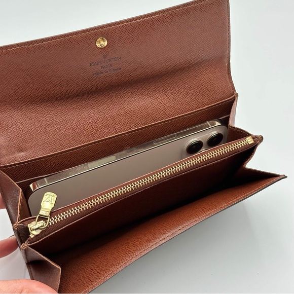 Authentic LV monogram Crossbody wallet - Picture 4 of 13